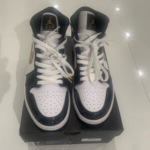 Air Jordan 1 Mid Patent Black White Gold 852542-007